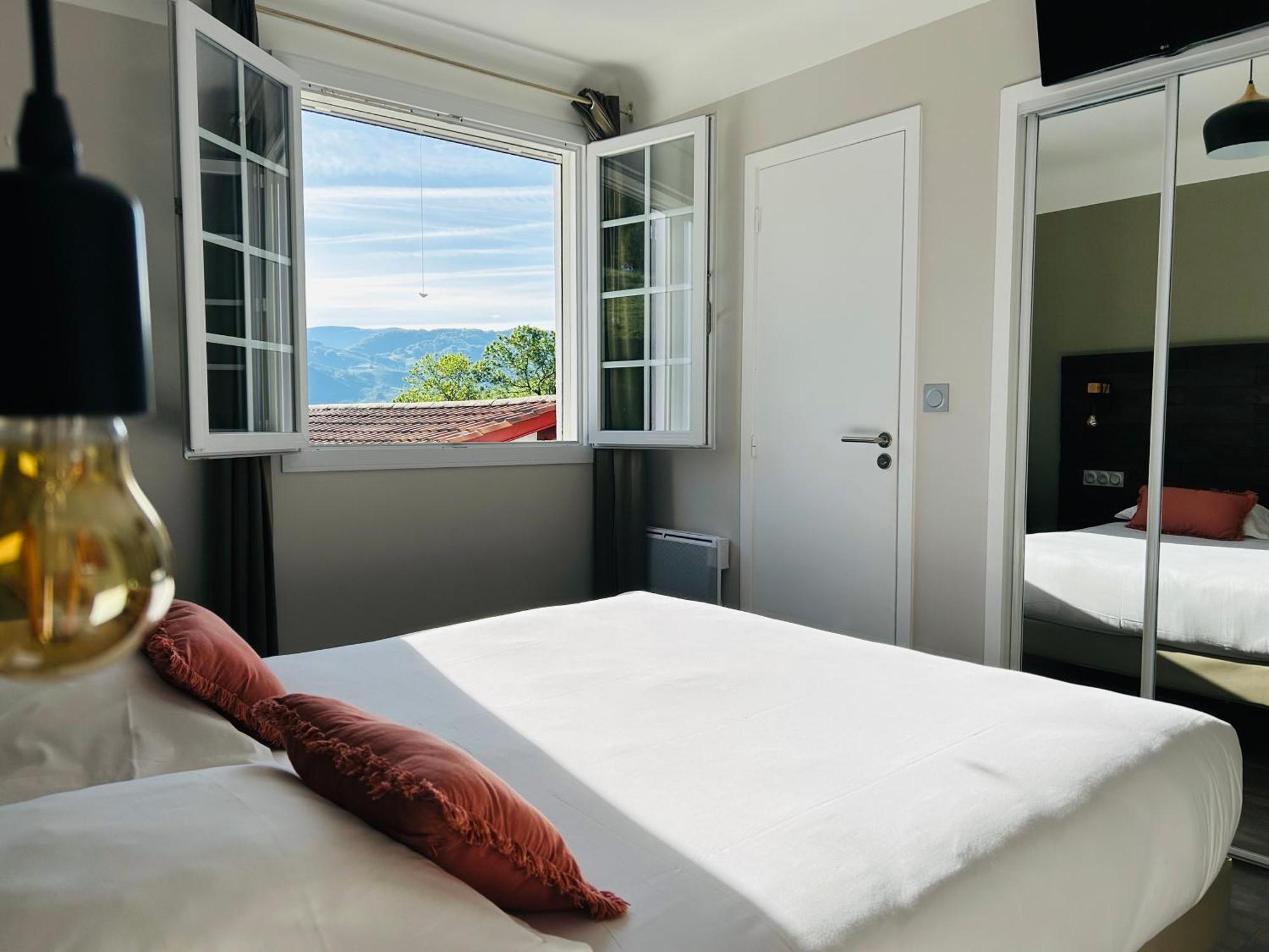 Logis Hotel St Sylvestre Aldudes Bagian luar foto